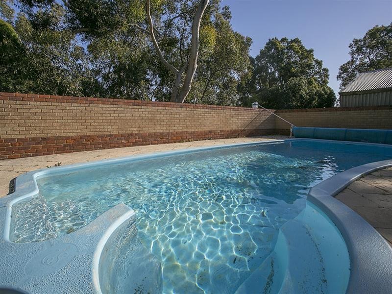 235 Grove Road, Lesmurdie WA 6076