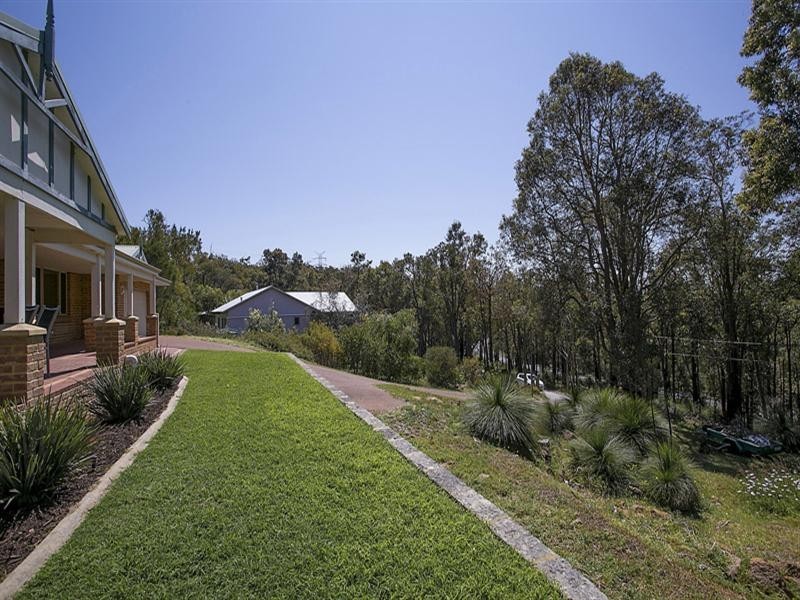 35 Palmateer Drive, Carmel WA 6076