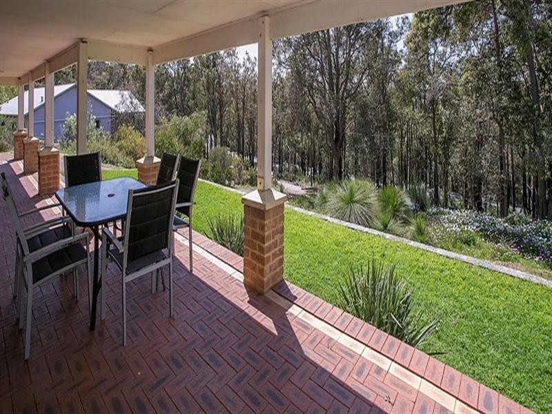 35 Palmateer Drive, Carmel WA 6076