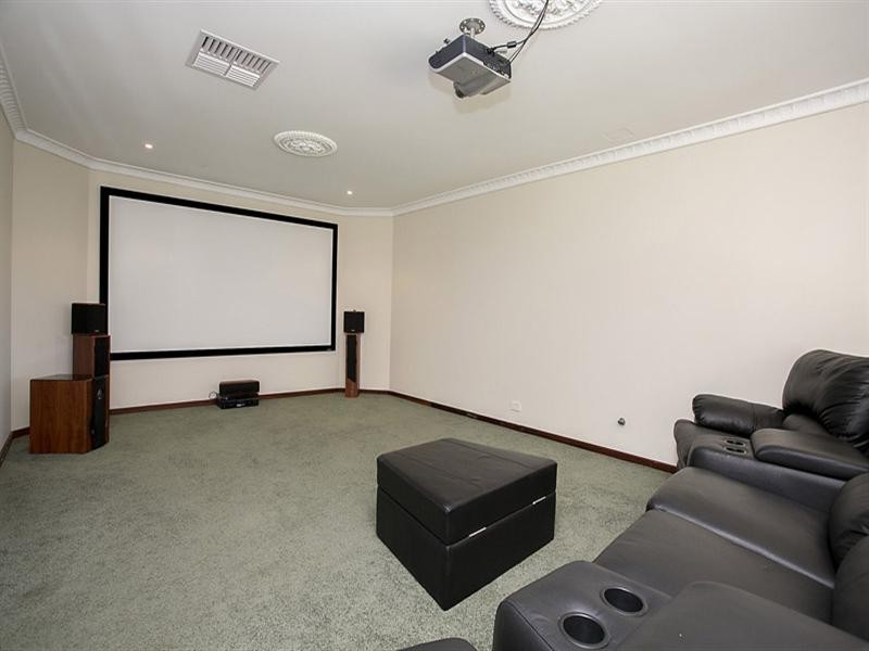 35 Palmateer Drive, Carmel WA 6076