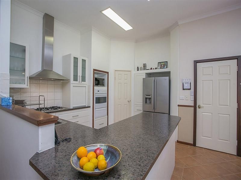 35 Palmateer Drive, Carmel WA 6076