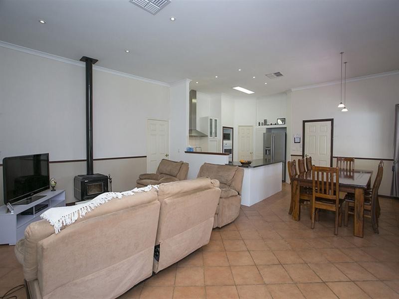 35 Palmateer Drive, Carmel WA 6076