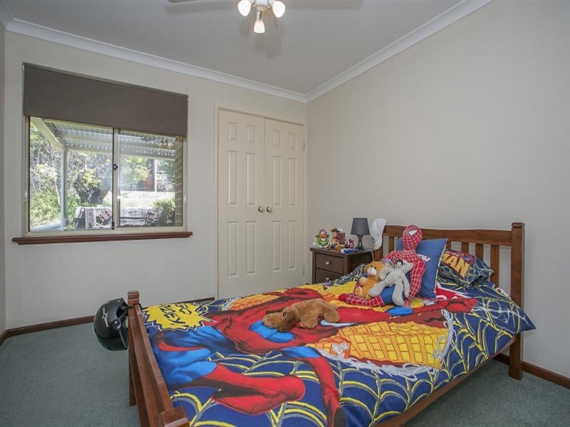 35 Palmateer Drive, Carmel WA 6076