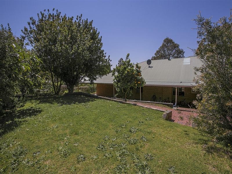 35 Palmateer Drive, Carmel WA 6076