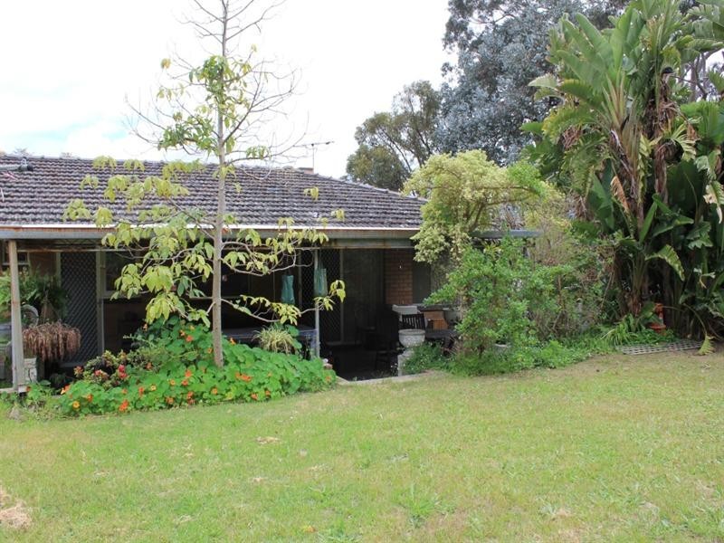 7 Walbeck Road, Kalamunda WA 6076