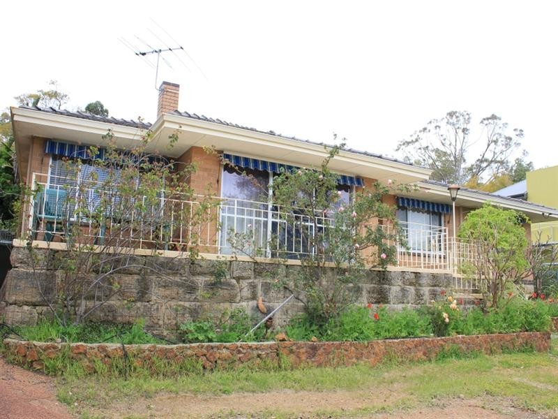 7 Walbeck Road, Kalamunda WA 6076