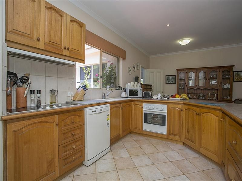 9 Davies Crescent, Gooseberry Hill WA 6076
