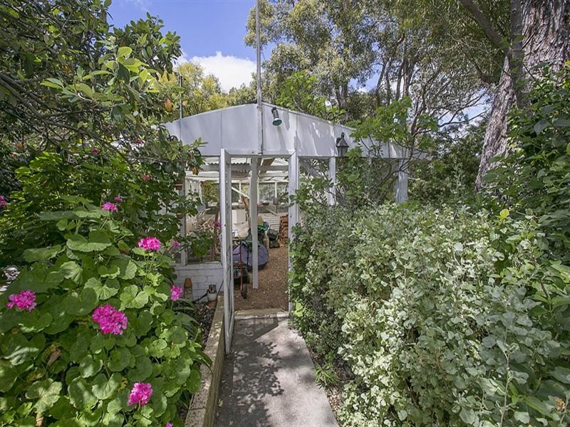 9 Davies Crescent, Gooseberry Hill WA 6076