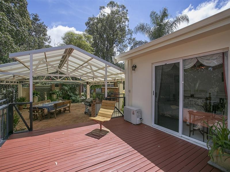 9 Davies Crescent, Gooseberry Hill WA 6076