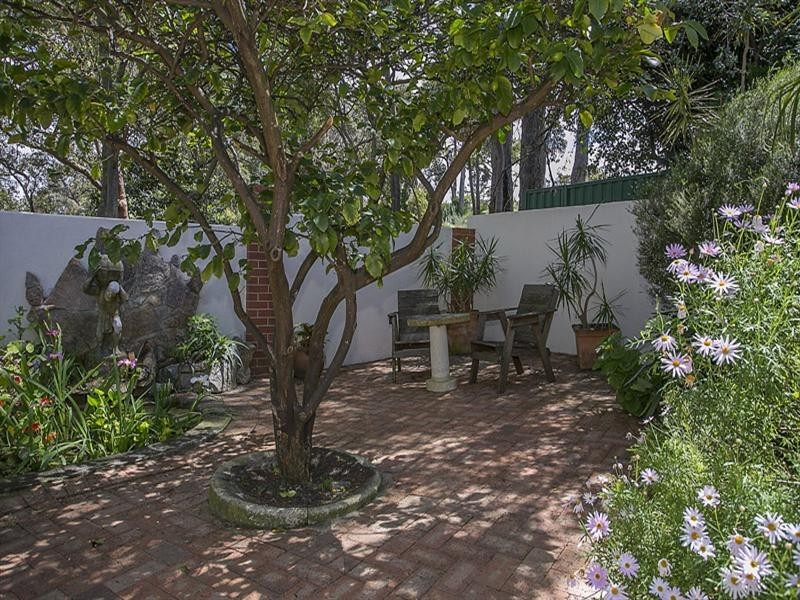 9 Davies Crescent, Gooseberry Hill WA 6076