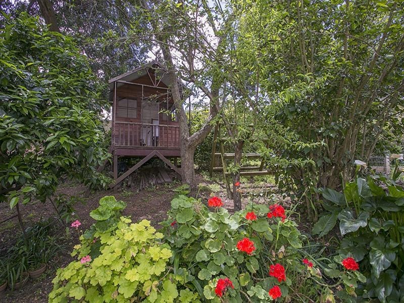 9 Davies Crescent, Gooseberry Hill WA 6076