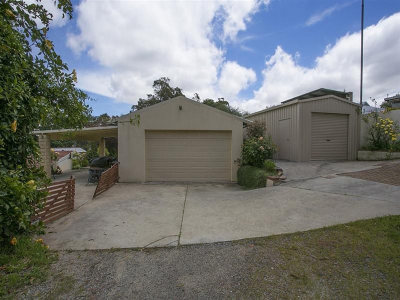 9 Davies Crescent, Gooseberry Hill WA 6076
