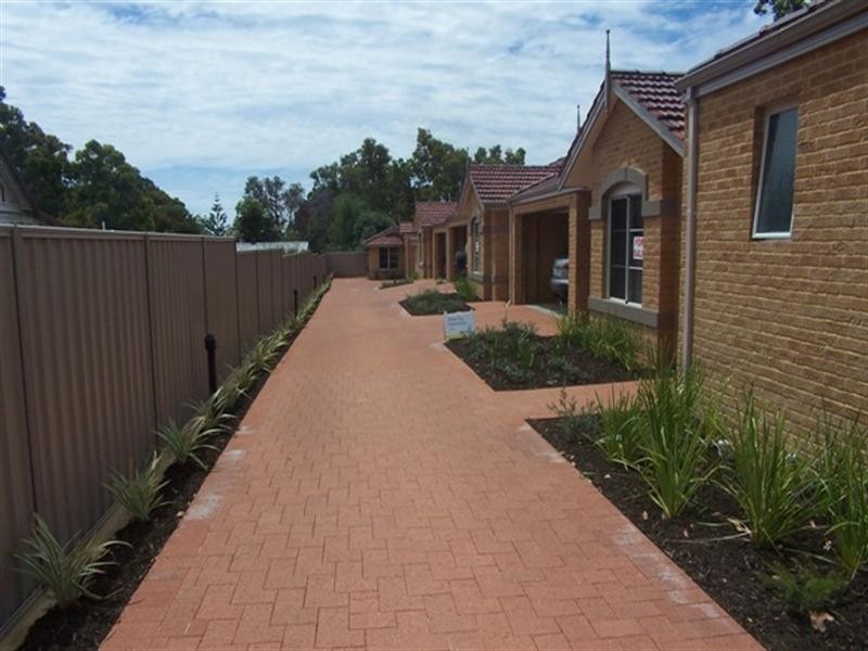 Unit 2, 14 Heath Road, Kalamunda WA 6076