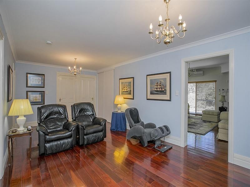 8 Taylor Road, Kalamunda WA 6076