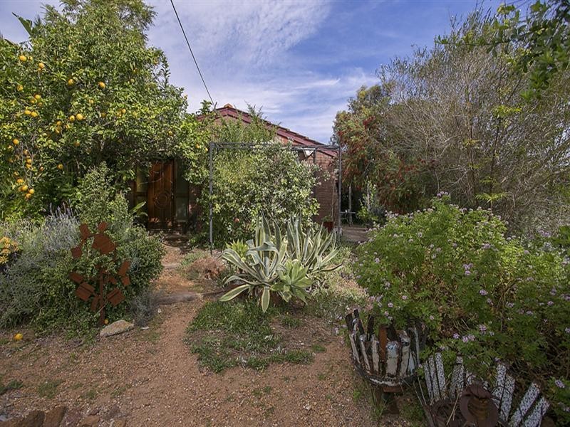 10 Currawong Crescent, Walliston WA 6076