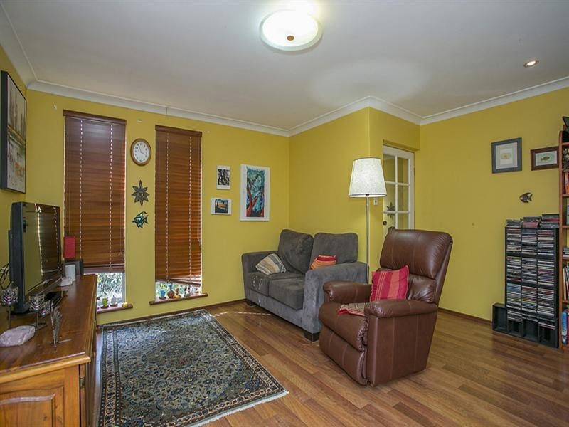 10 Currawong Crescent, Walliston WA 6076