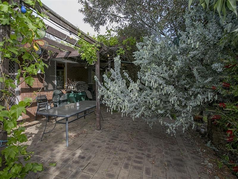 10 Currawong Crescent, Walliston WA 6076