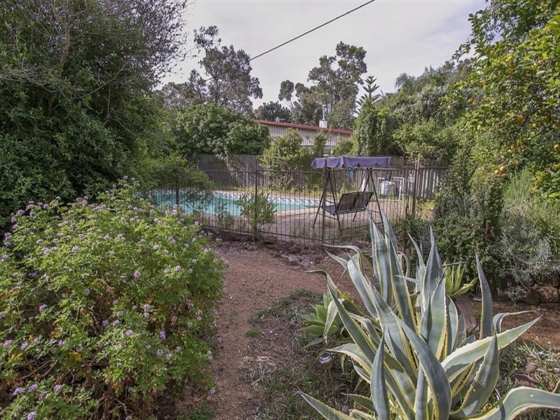 10 Currawong Crescent, Walliston WA 6076