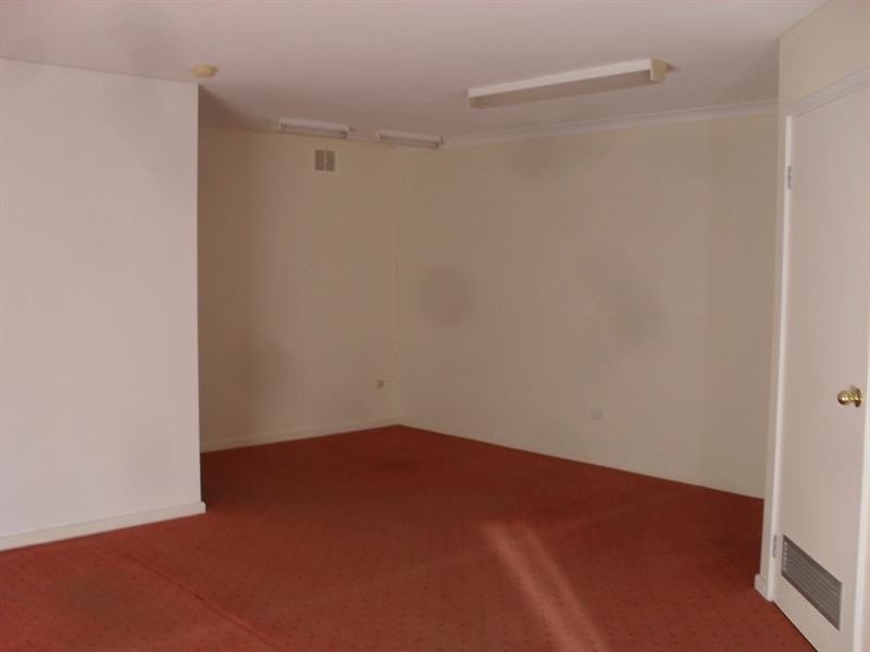 2 Barber Street, Kalamunda WA 6076