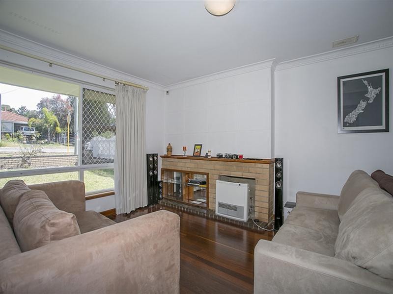 56 Lyndhurst Road, Kalamunda WA 6076