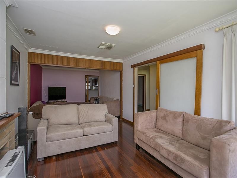 56 Lyndhurst Road, Kalamunda WA 6076