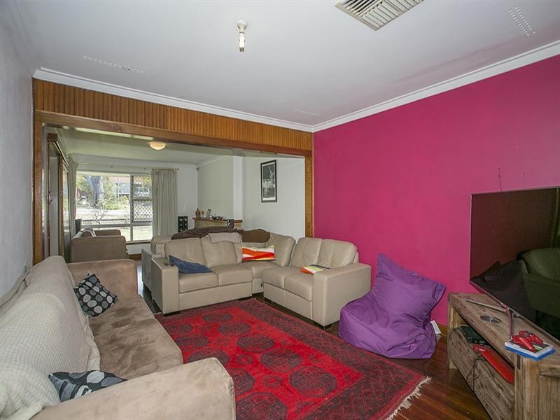 56 Lyndhurst Road, Kalamunda WA 6076