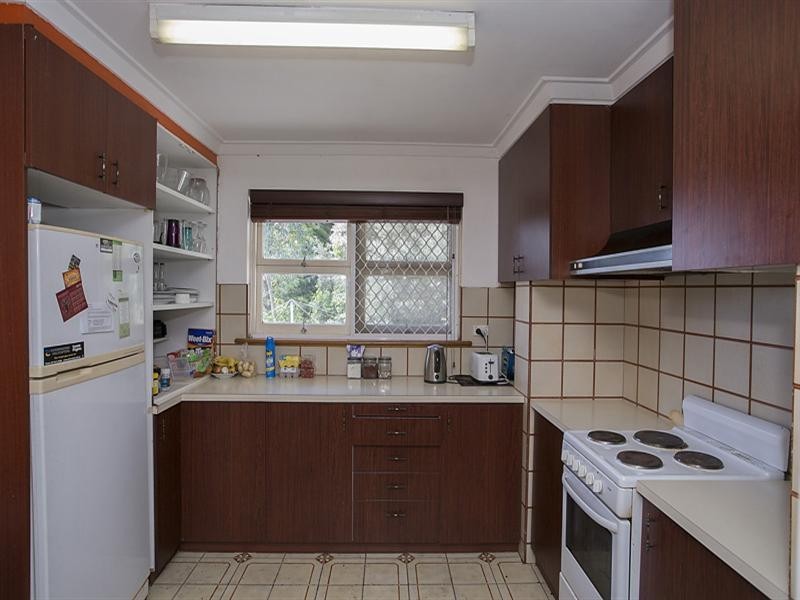 56 Lyndhurst Road, Kalamunda WA 6076