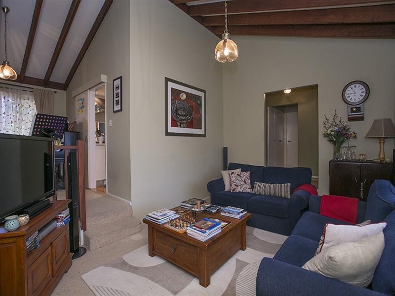 9 Burrinjuck Road, Gooseberry Hill WA 6076