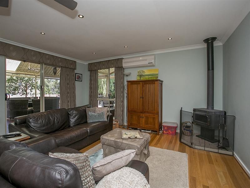 9 Burrinjuck Road, Gooseberry Hill WA 6076