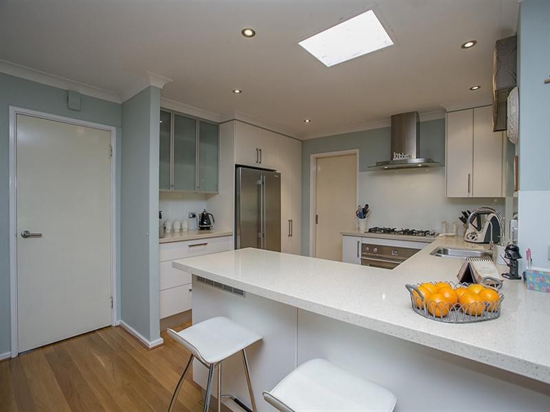 9 Burrinjuck Road, Gooseberry Hill WA 6076