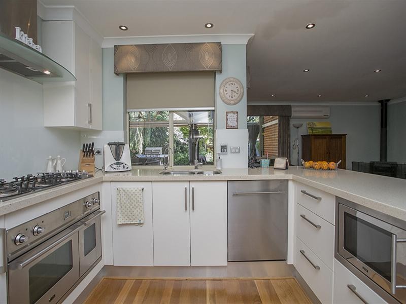 9 Burrinjuck Road, Gooseberry Hill WA 6076