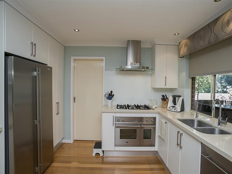 9 Burrinjuck Road, Gooseberry Hill WA 6076