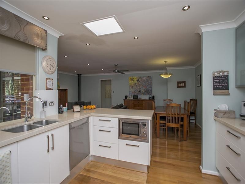 9 Burrinjuck Road, Gooseberry Hill WA 6076