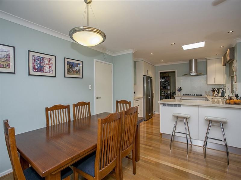 9 Burrinjuck Road, Gooseberry Hill WA 6076