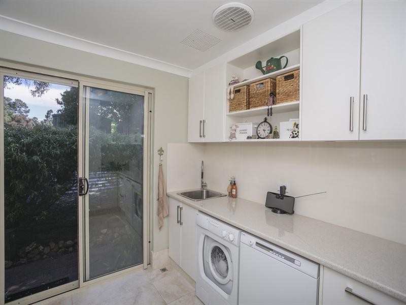 9 Burrinjuck Road, Gooseberry Hill WA 6076