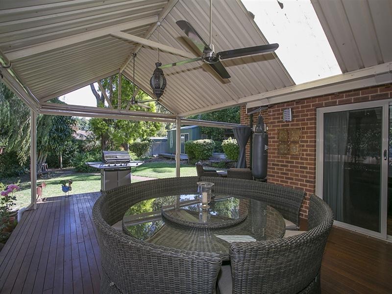 9 Burrinjuck Road, Gooseberry Hill WA 6076