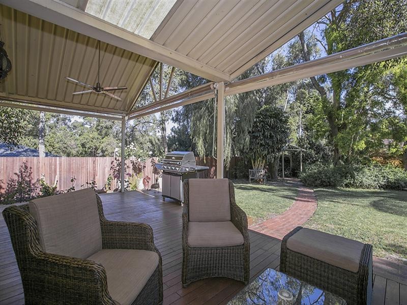 9 Burrinjuck Road, Gooseberry Hill WA 6076