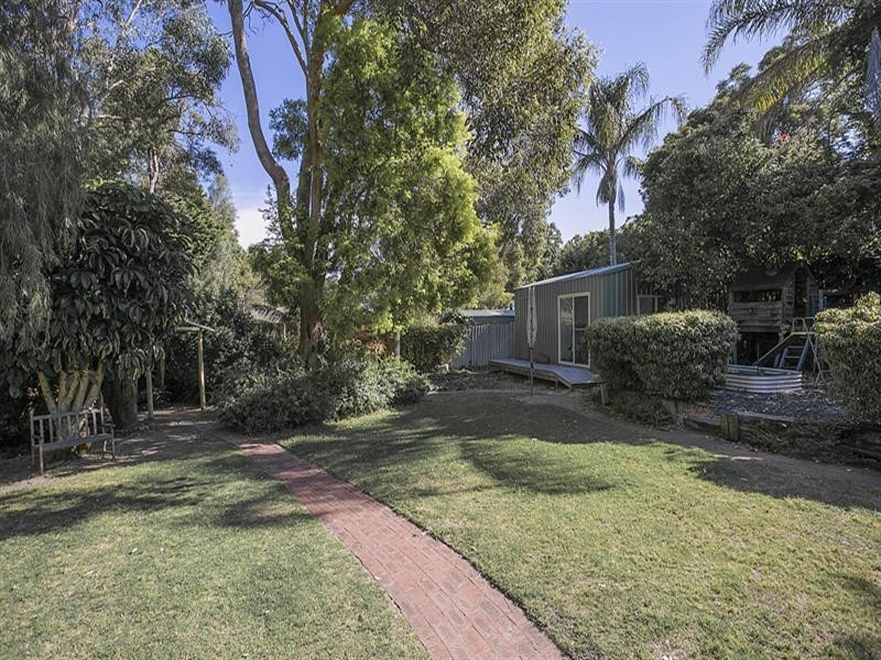 9 Burrinjuck Road, Gooseberry Hill WA 6076