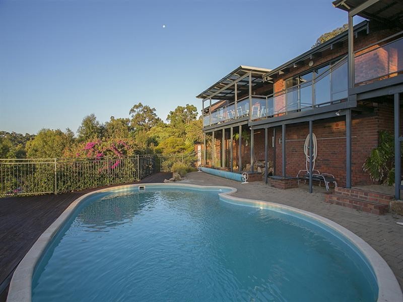 55 Nelson Crescent, Lesmurdie WA 6076