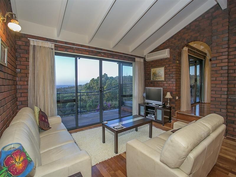 55 Nelson Crescent, Lesmurdie WA 6076