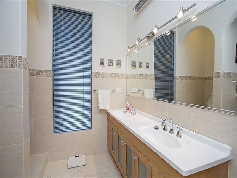 55 Nelson Crescent, Lesmurdie WA 6076