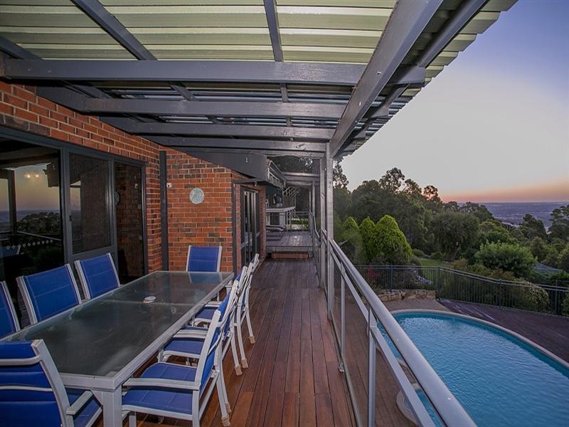 55 Nelson Crescent, Lesmurdie WA 6076