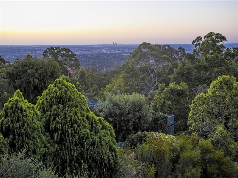 55 Nelson Crescent, Lesmurdie WA 6076