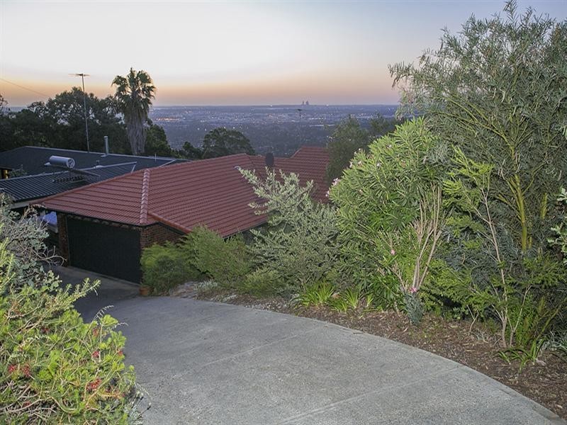 55 Nelson Crescent, Lesmurdie WA 6076