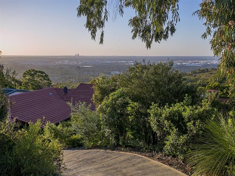 55 Nelson Crescent, Lesmurdie WA 6076