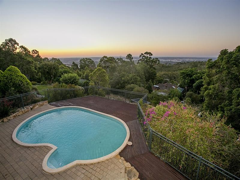 55 Nelson Crescent, Lesmurdie WA 6076