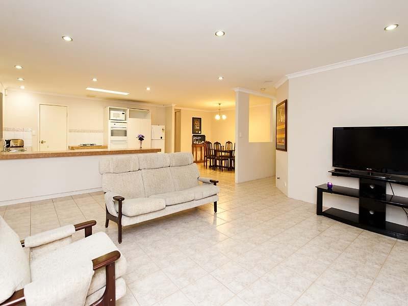 15 Nirimba Close, South Guildford WA 6055