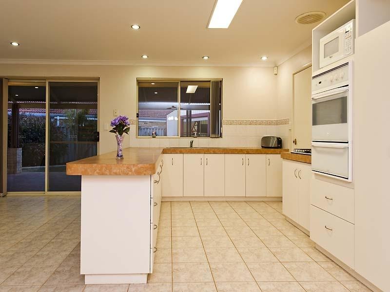 15 Nirimba Close, South Guildford WA 6055