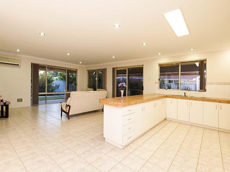 15 Nirimba Close, South Guildford WA 6055