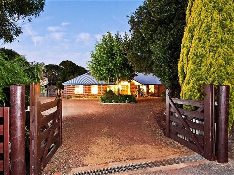 181 Pomeroy Road, Lesmurdie WA 6076